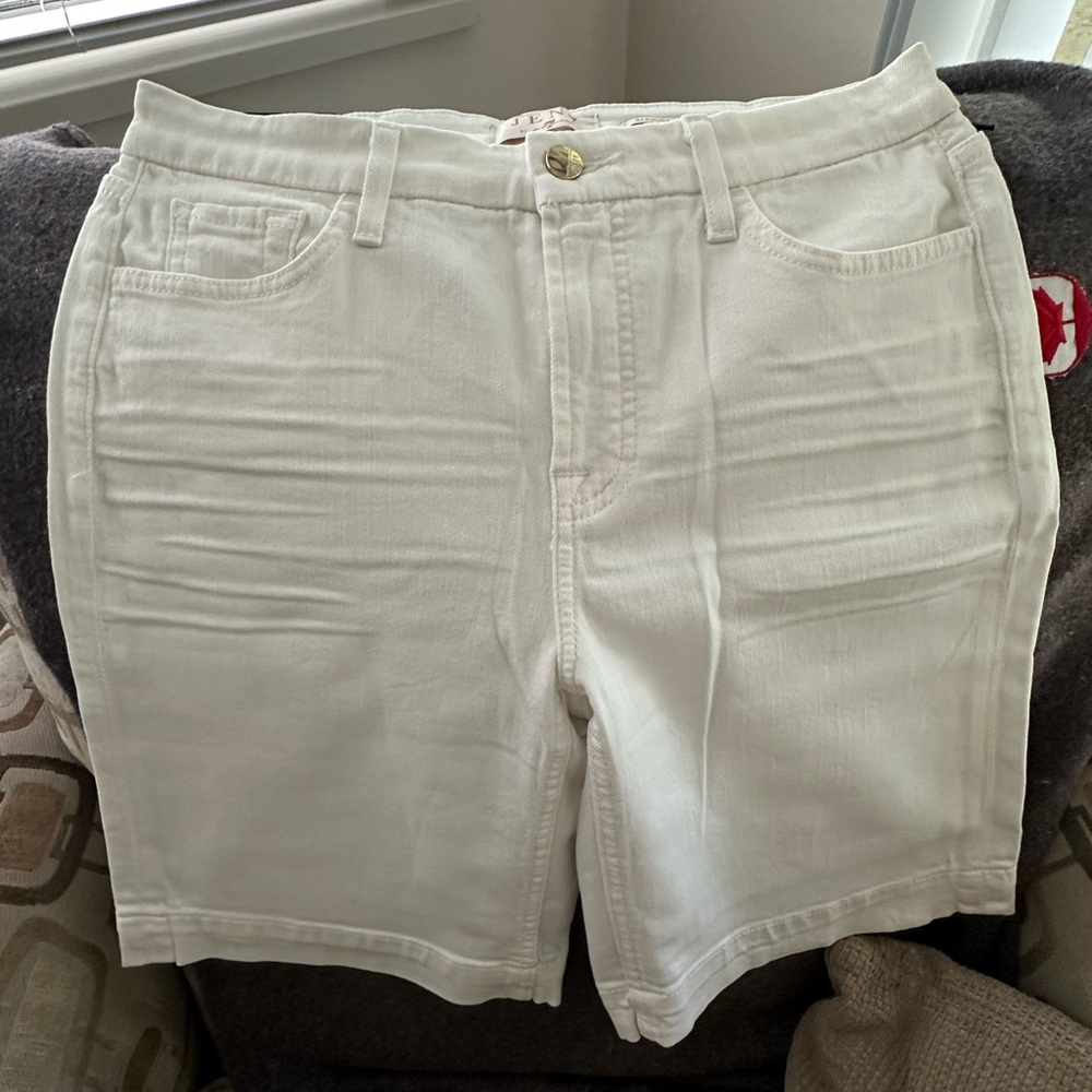 JEN 7 Bermuda shorts white Size 8.